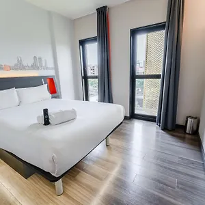 2* מלון Easyhotel Barcelona Fira